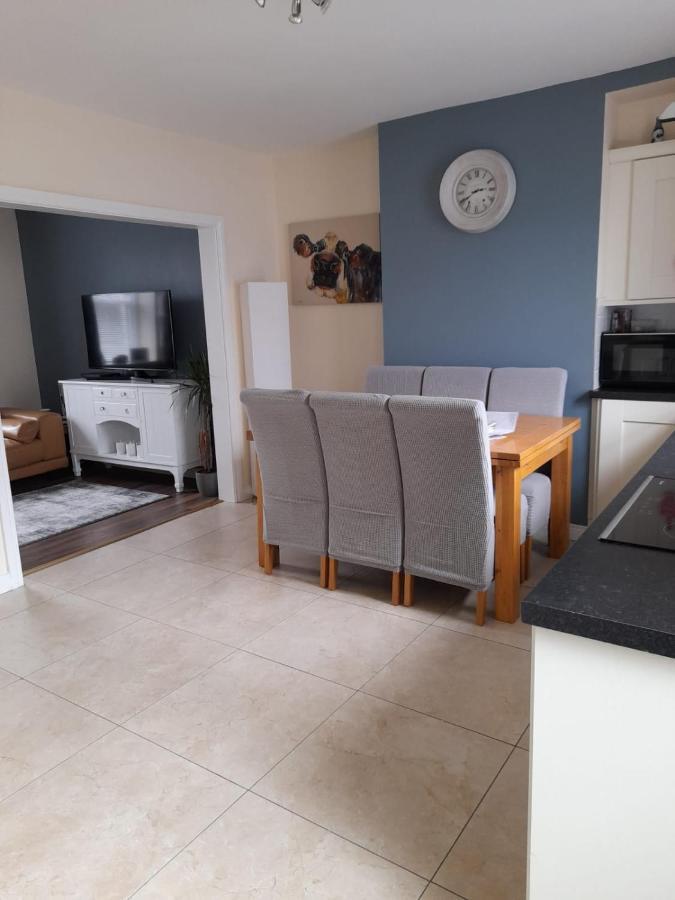 College Square, Terrace House Apartment Bessbrook Ngoại thất bức ảnh